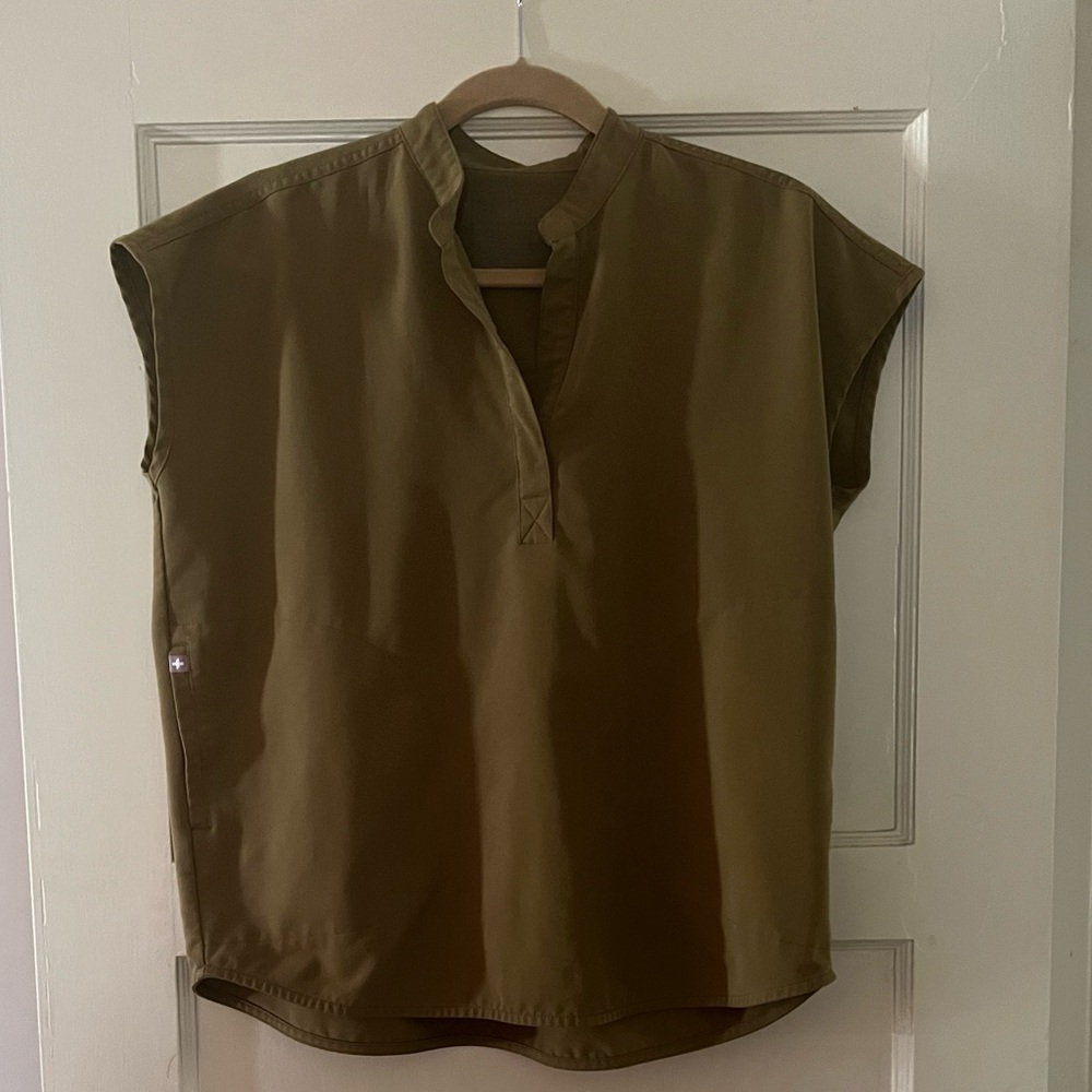 Figs Martini Olive Scrub Set// Size small